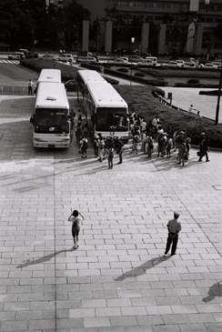 Josiane Keller - boarding the bus