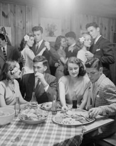 Nina Leen - Teenagers at a party, Tulsa, OK, 1947