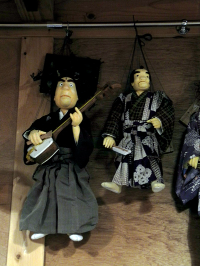 Josiane Keller - two traditional Minomushi marionettes - with shamisen and with fan