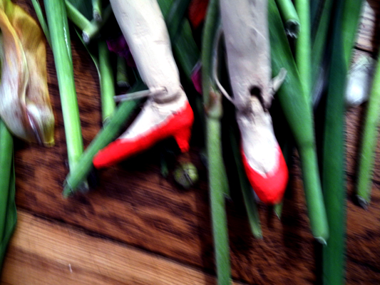 Josiane Keller - red shoes