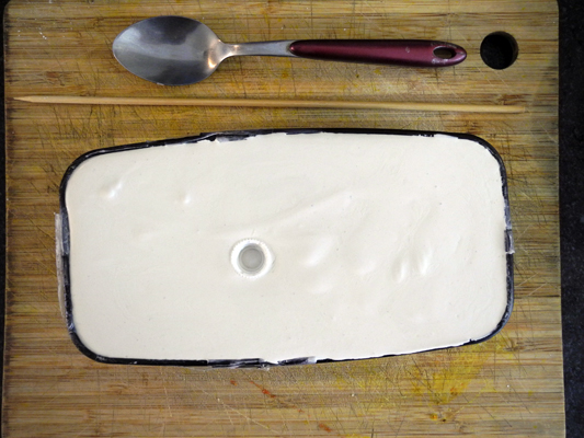 Josiane Keller - making a bathtub - mold with plaster