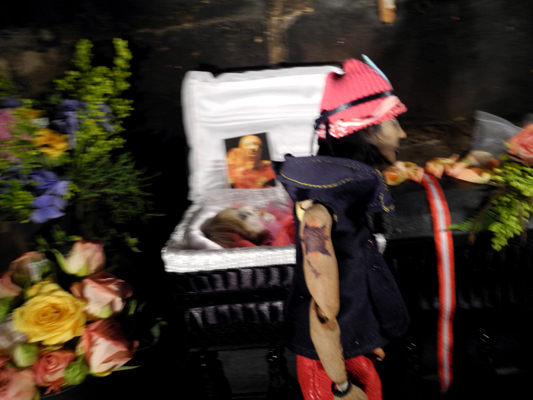 Josiane Keller - Billy in the casket 36 - Larry walking off 2