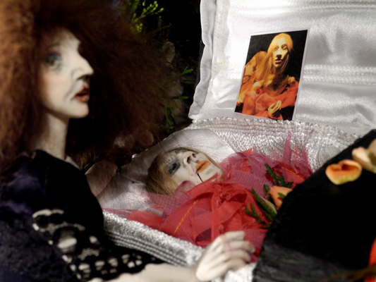 Josiane Keller - Billy in the casket 73 - Laila at the casket 3