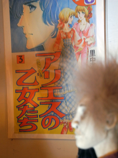 Josiane Keller - Starfish on Molly's bed in front of Molly's manga poster