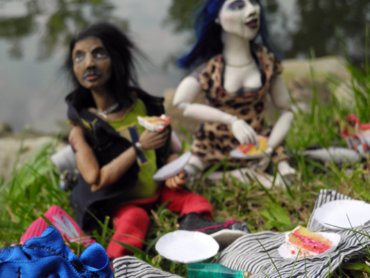 Josiane Keller - ChoCho's birthday picnic - Larry and Molly 3 and picnic blanket