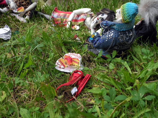 Josiane Keller - ChoCho's birthday picnic - cake, Molly's bag and cigarettes