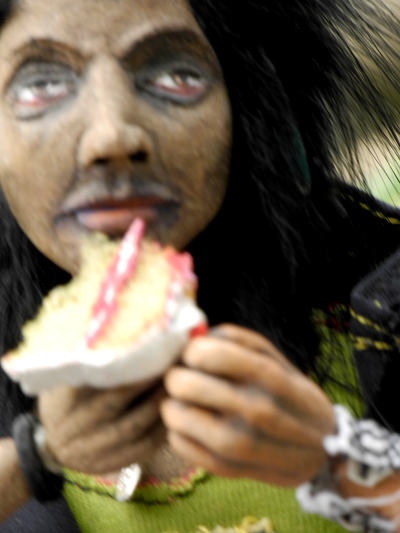Josiane Keller - ChoCho's birthday picnic - Larry eating cake 4