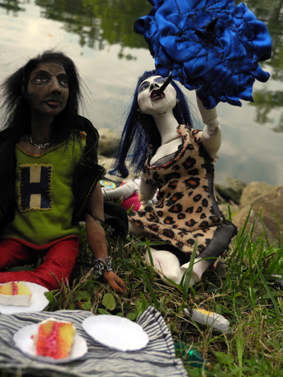 Josiane Keller - ChoCho's birthday picnic - Larry with Molly balancing a parasol with her teeth 2