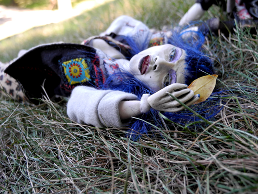 Josiane Keller - Molly lying in the grass 4
