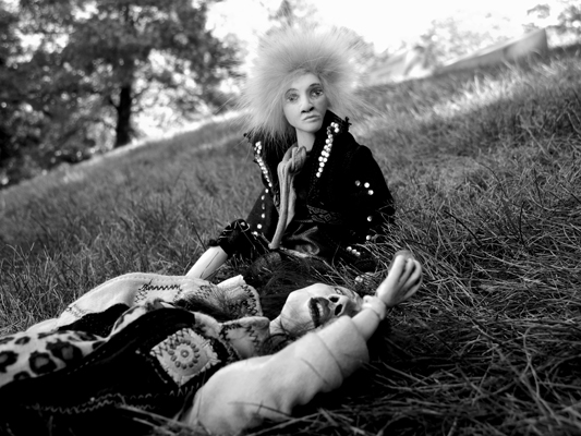  Josiane Keller - Molly and Starfish on a hill at the graveyard 2