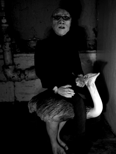 Josiane Keller - Jan riding an ostrich 3