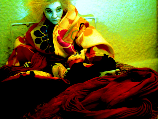 Josiane Keller - Starfish in a kimono on the bed 5