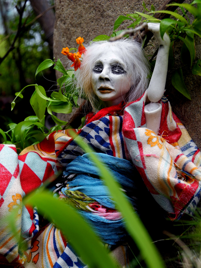 Josiane Keller - group shot outside - Chiaki leaning back 2