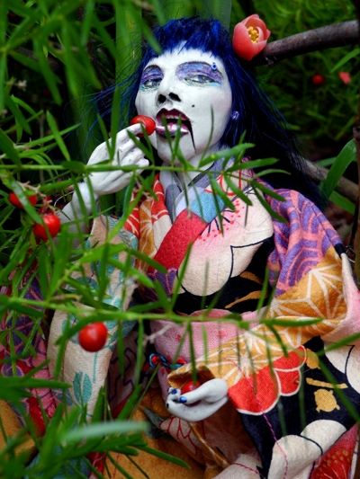 Josiane Keller - group shot outside - Molly eating a paradise fruit 2