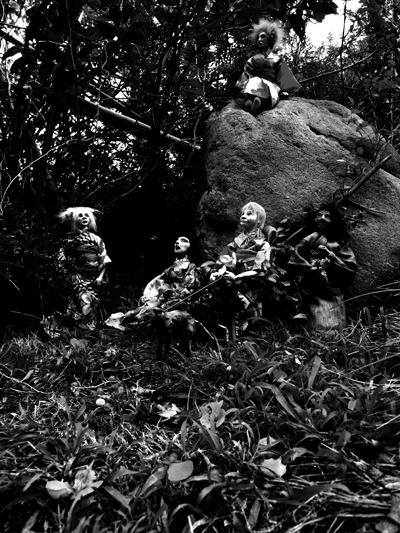 Josiane Keller - group shot outside by a rock