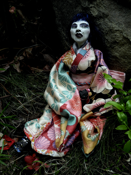 Josiane Keller - group shot outside - Molly in a kimono with Muschi