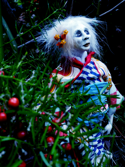 Josiane Keller - group shot outside - Chiaki in a kimono by the paradise fruit bush