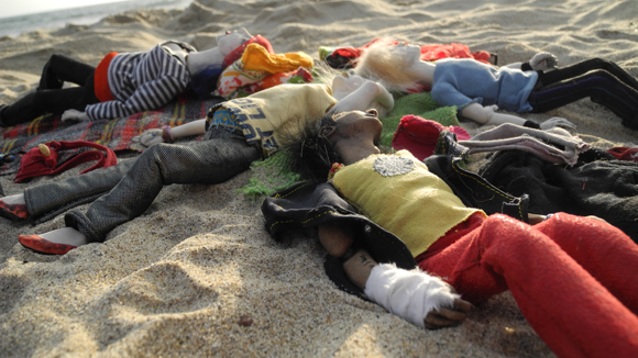 Josiane Keller - Molly, Chiaki, Larry and Starfish on the beach