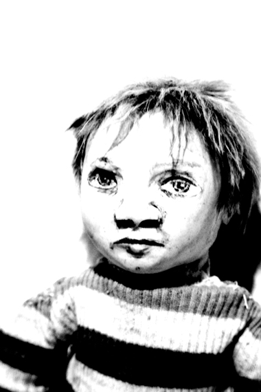 Josiane Keller - little boy standing by a wall - close-up 2