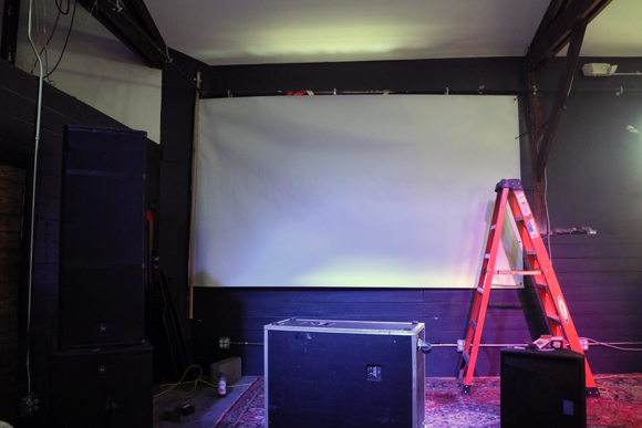 Josiane Keller - setting up projection screen 4