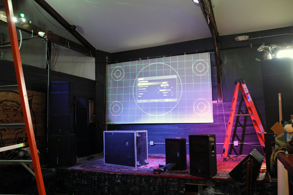 Josiane Keller - setting up projection screen 5