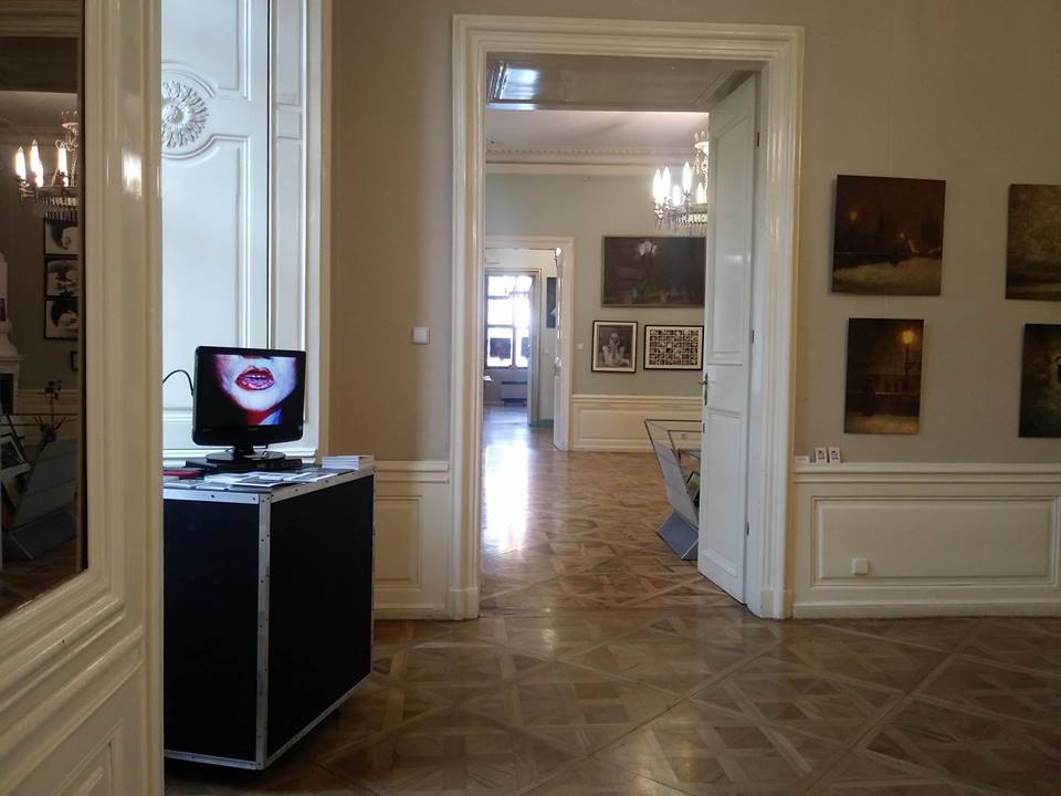Luisa Briganti - Josiane Keller - ホテル Hotel-Surrogates slide-show at PHOTO PRAGUE