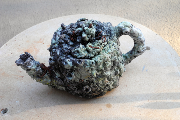 Josiane Keller - gnarly tea pot turning underwater 1